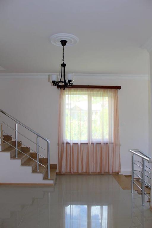 Family & Friends Guest House Дилиян Екстериор снимка
