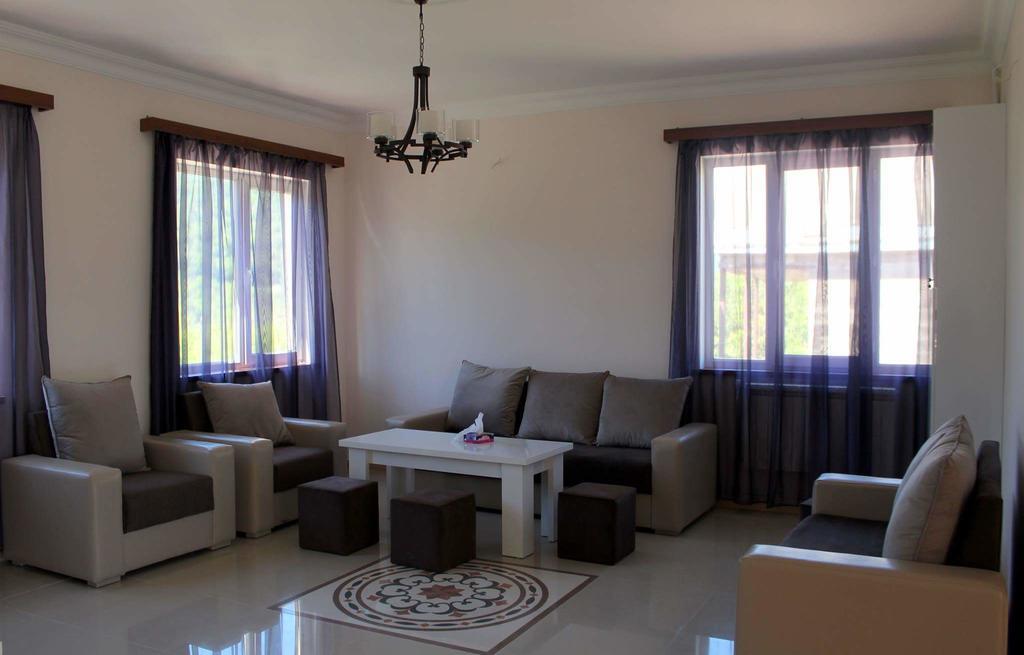 Family & Friends Guest House Дилиян Екстериор снимка