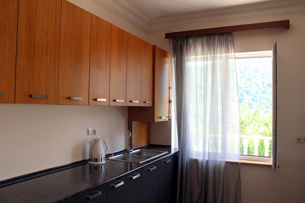 Family & Friends Guest House Дилиян Екстериор снимка