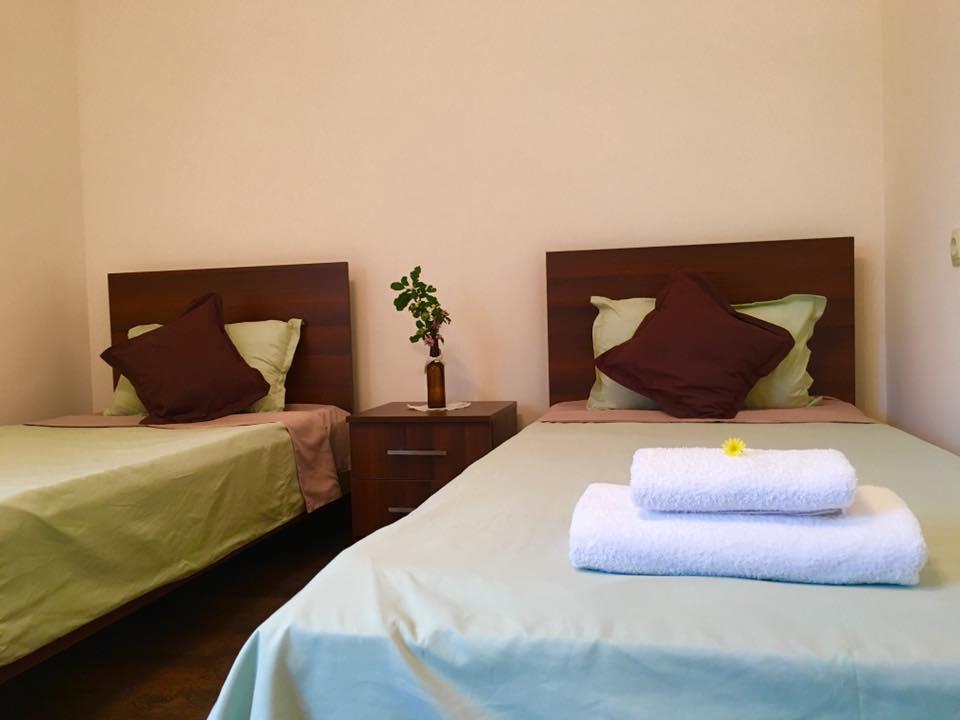 Family & Friends Guest House Дилиян Екстериор снимка
