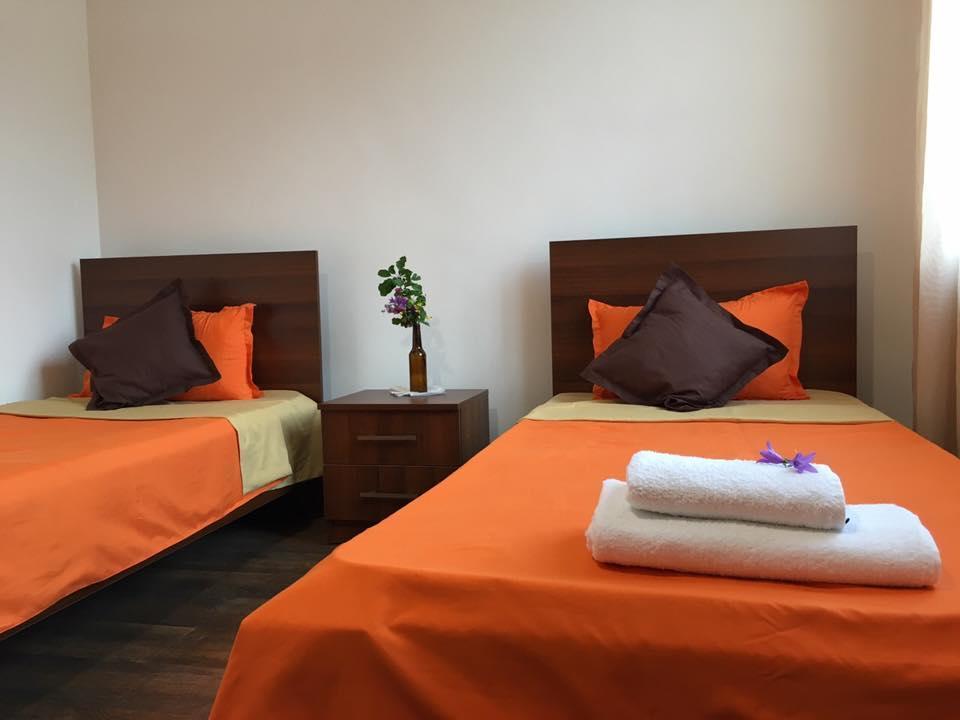Family & Friends Guest House Дилиян Екстериор снимка
